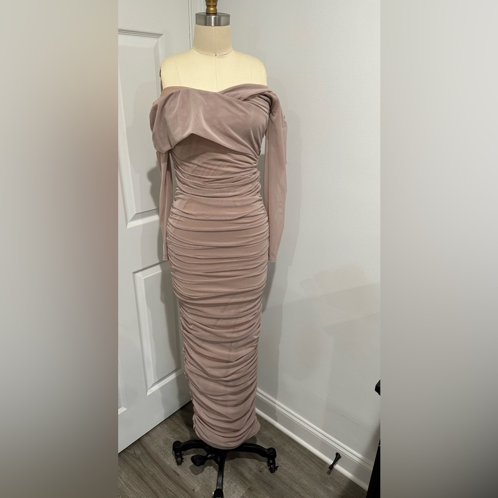 Boohoo nude Ruched Long Sleeve midi Dress